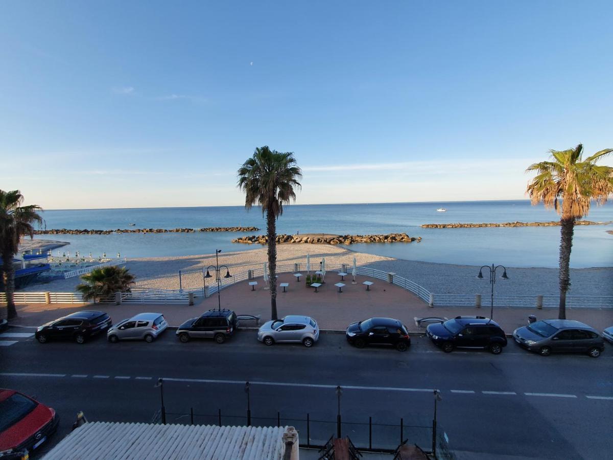 La Casa Di Marco Apartment Ventimiglia Luaran gambar